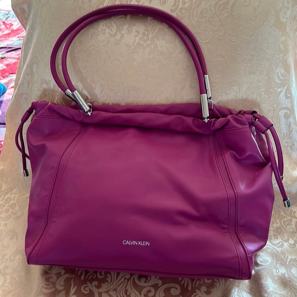 Women’s handbag.  Gorgeous pink/very roomy. Excellent condition.